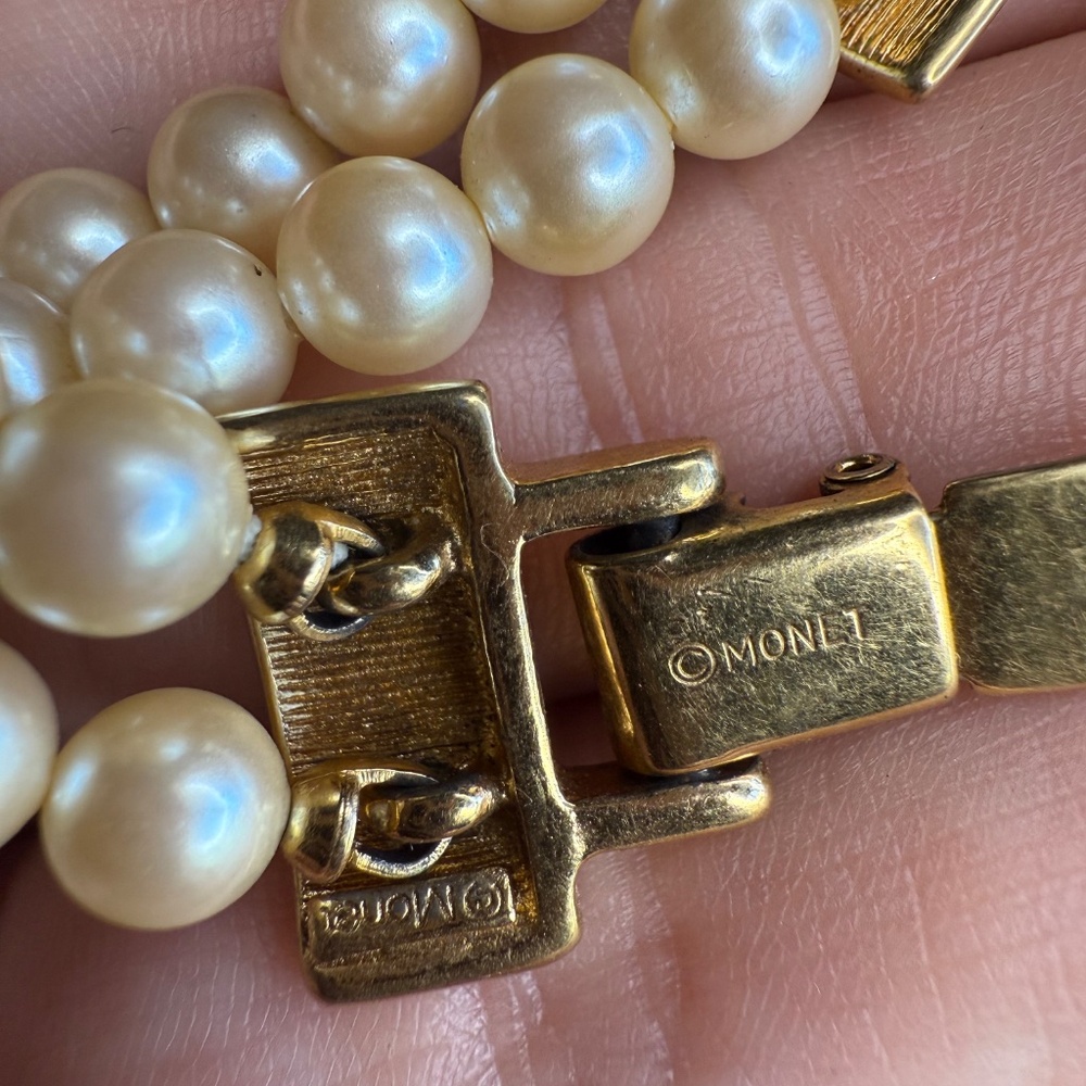 Vintage Monte 2 Strand Glass Pearl and Gold Tone Choker - Picture 8 of 11